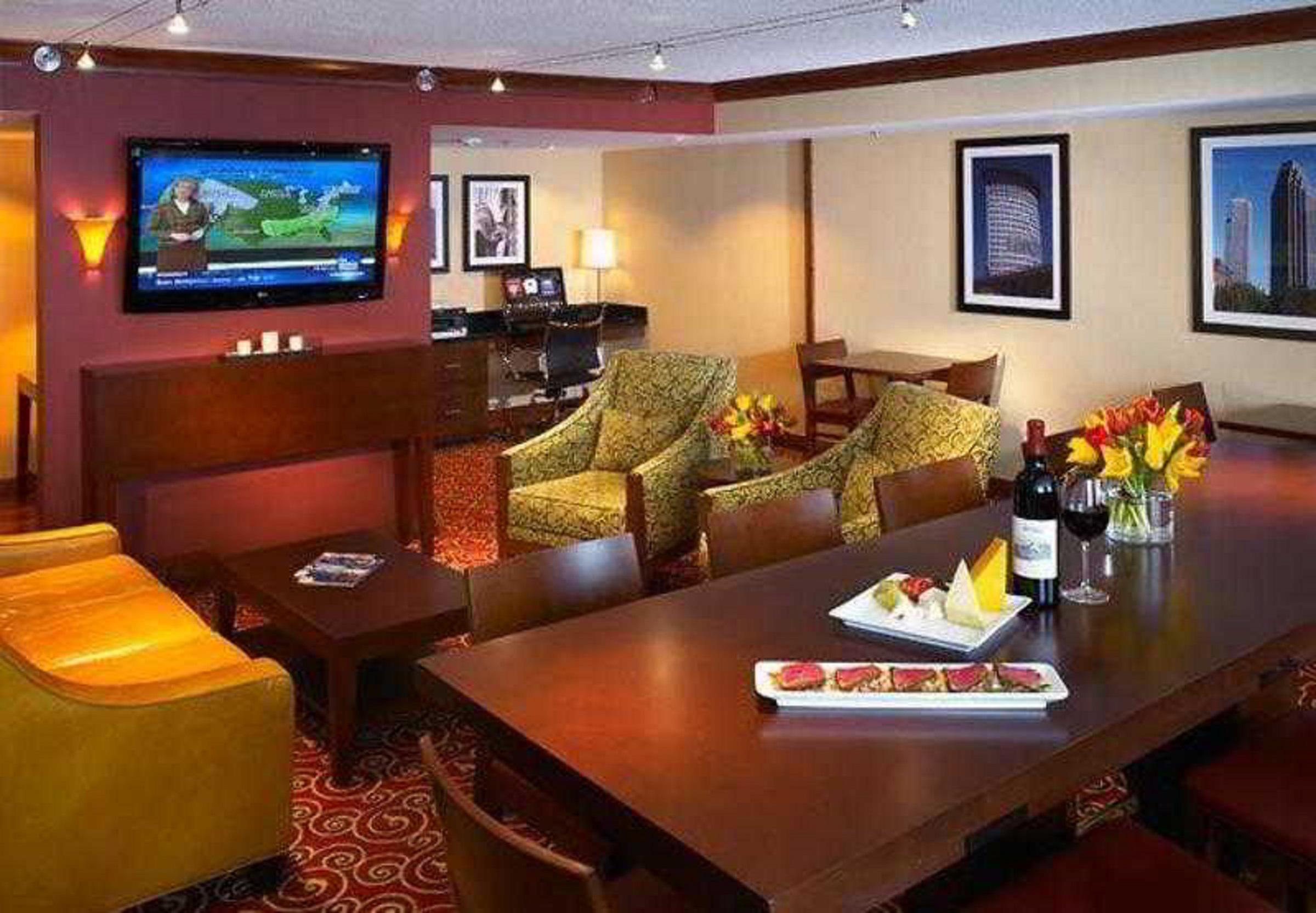 Wyndham Cleveland Airport Hotel Beltér fotó